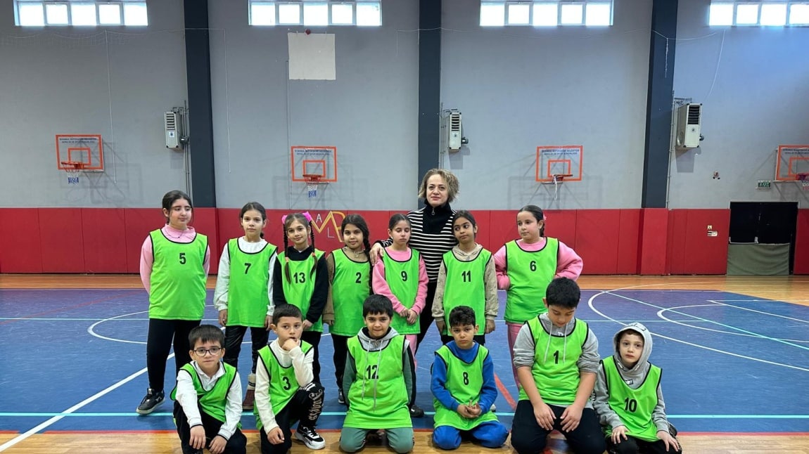GELENEKSEL ÇOCUK OYUNLARI YAKAN TOP YARIŞMALARINDA İLÇE İKİNCİSİ OLDUK